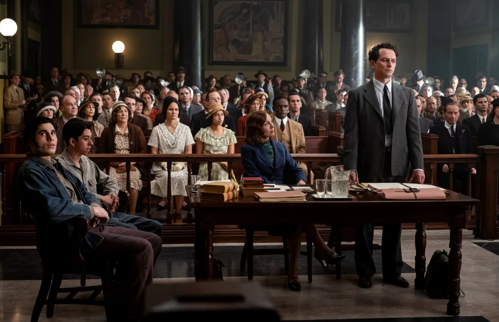 PM_203_040522_MM_8496_f A group of people sitting in a courtroom.